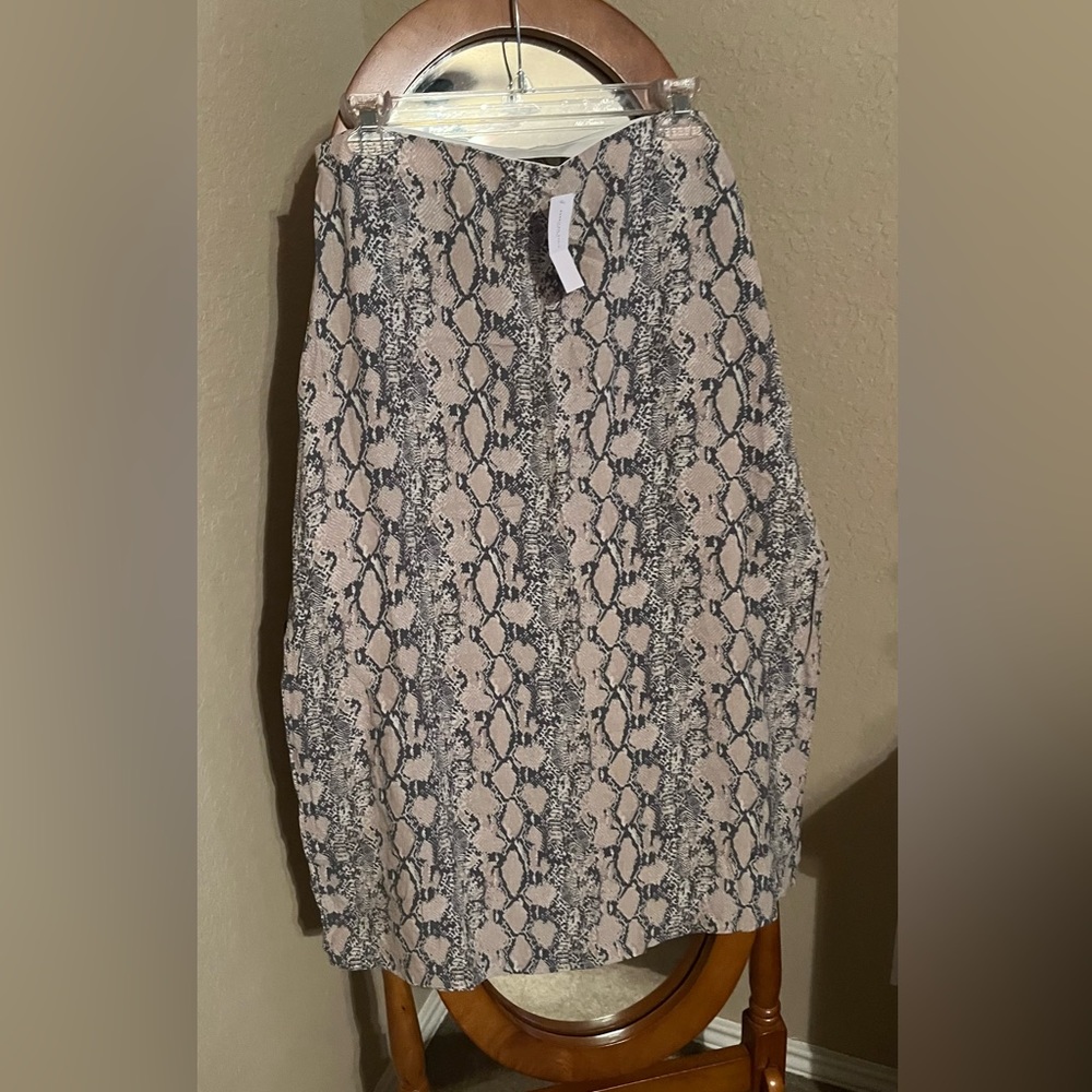 American Eagle Skirt, snake print, Size Large. NWT